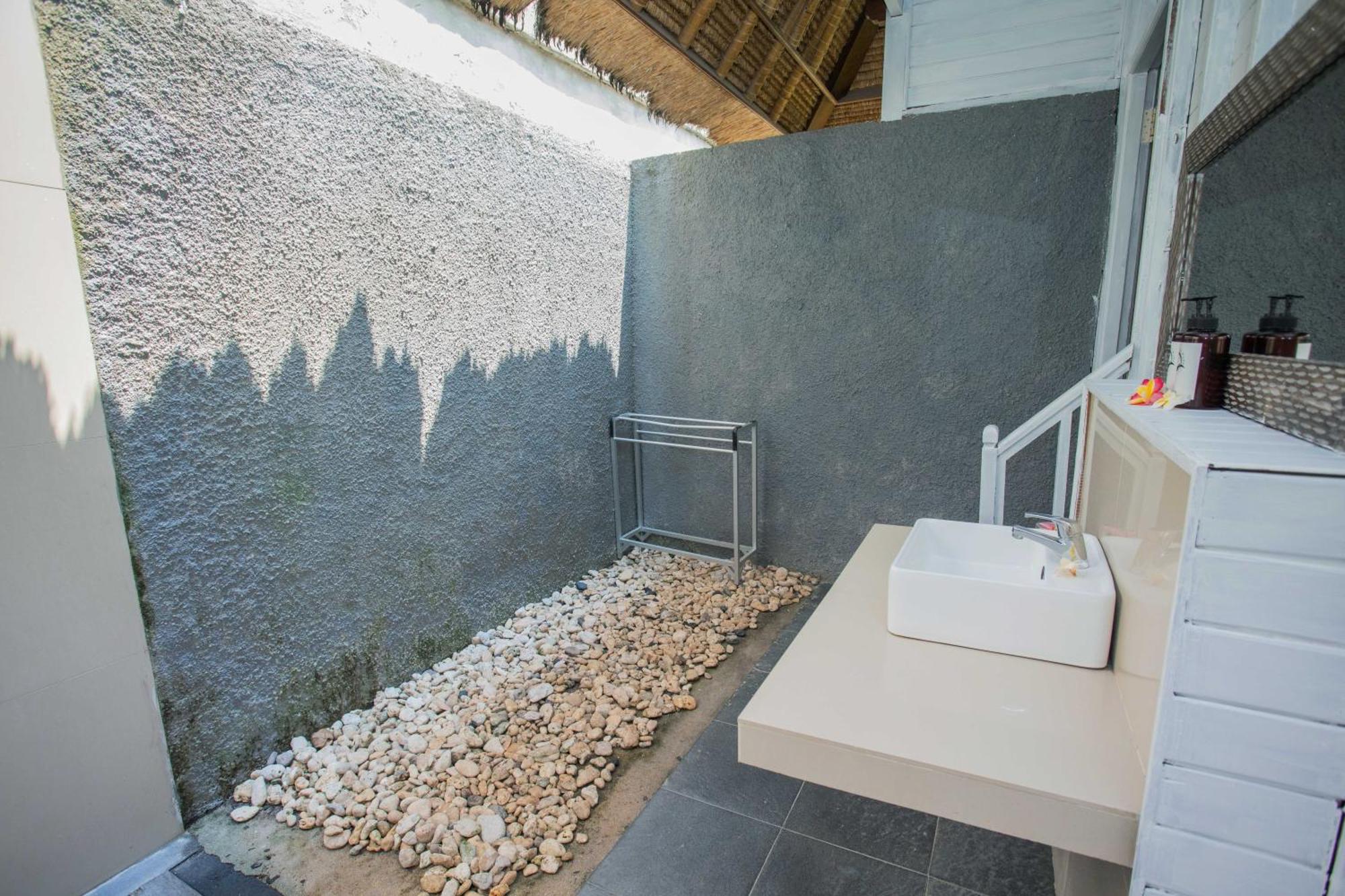 Koji Garden Huts Hotel Нуса Лембонган Екстериор снимка